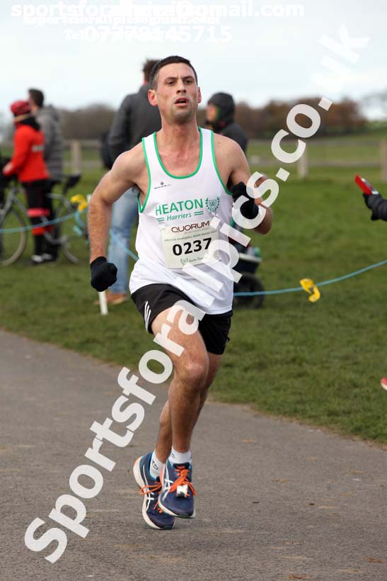 Senior mens and womens Heaton Harriers Memorial 10k Road Race, Newcastle. Photo:  David T. Hewitson/Sports for All Pics